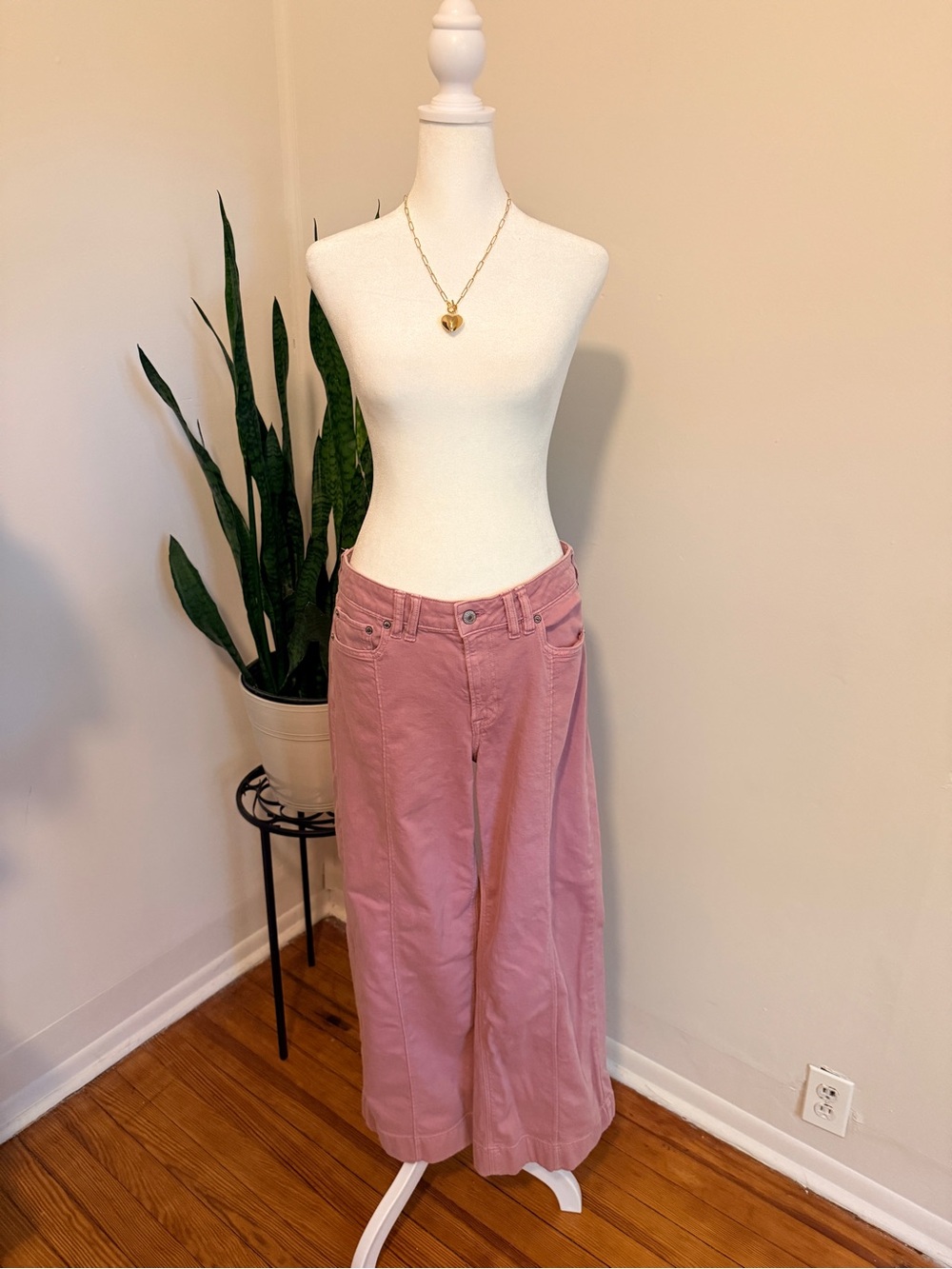 American Eagle | Pink Low-Rise Baggy Wide-Leg Jeans, Dreamy Drape Material